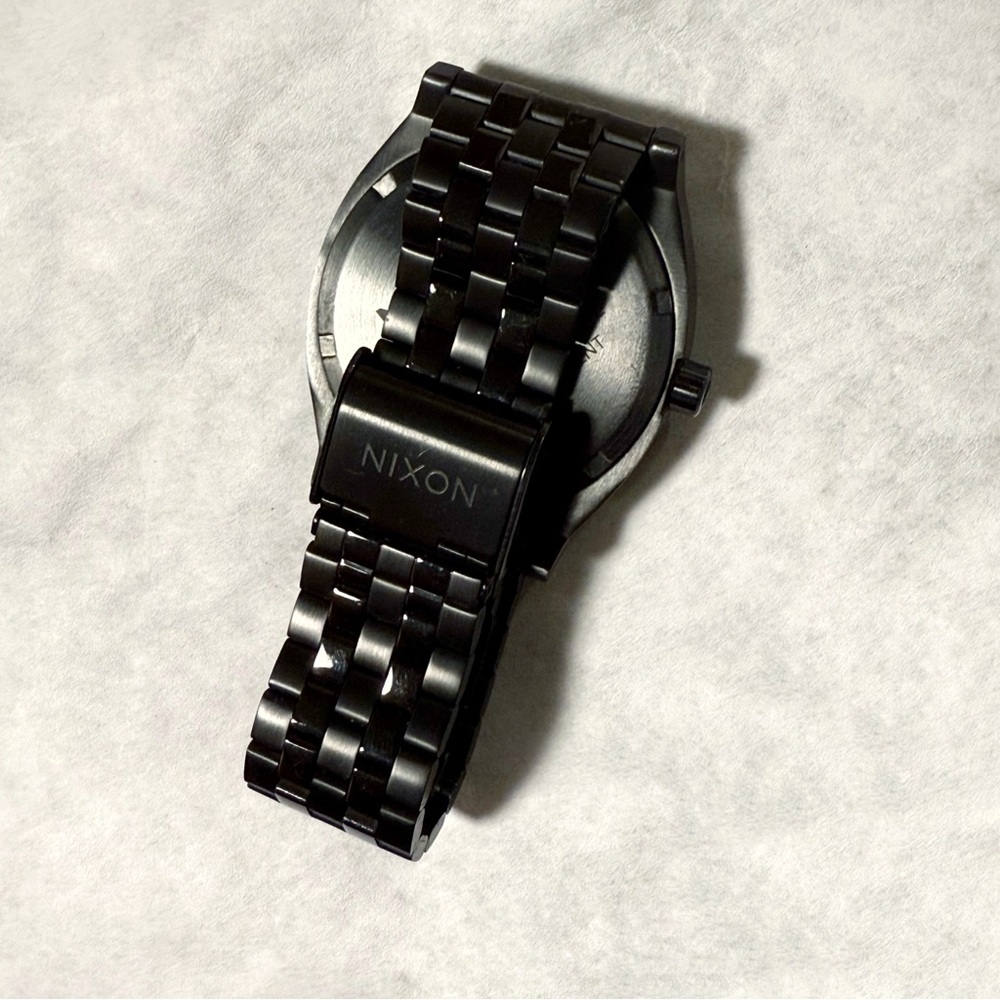 NIXON THE TIME TELLER DELUXE ALL BLACK MINIMALIST WRIST WATCH tells day & date - Picture 7 of 8
